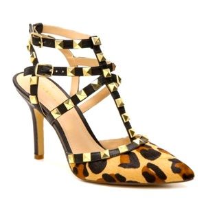 Classy Leopard ankle straps pumps